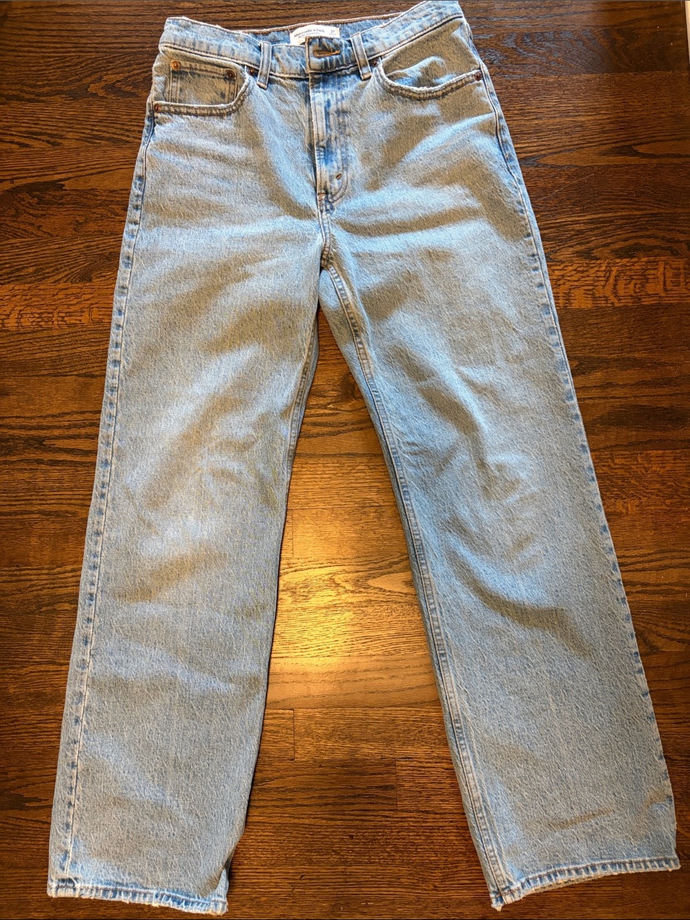 Abercrombie & Fitch The ‘90s Relaxed High Rise Light Wash Straight Leg Jean